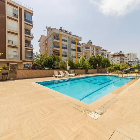 Charming Flat W Balcony Garden Pool In 아파트