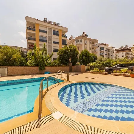 Charming Flat W Balcony Garden Pool In * 안탈리아