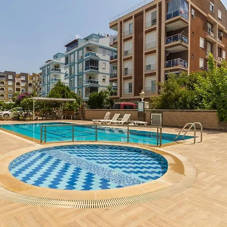 Charming Flat W Balcony Garden Pool In 아파트